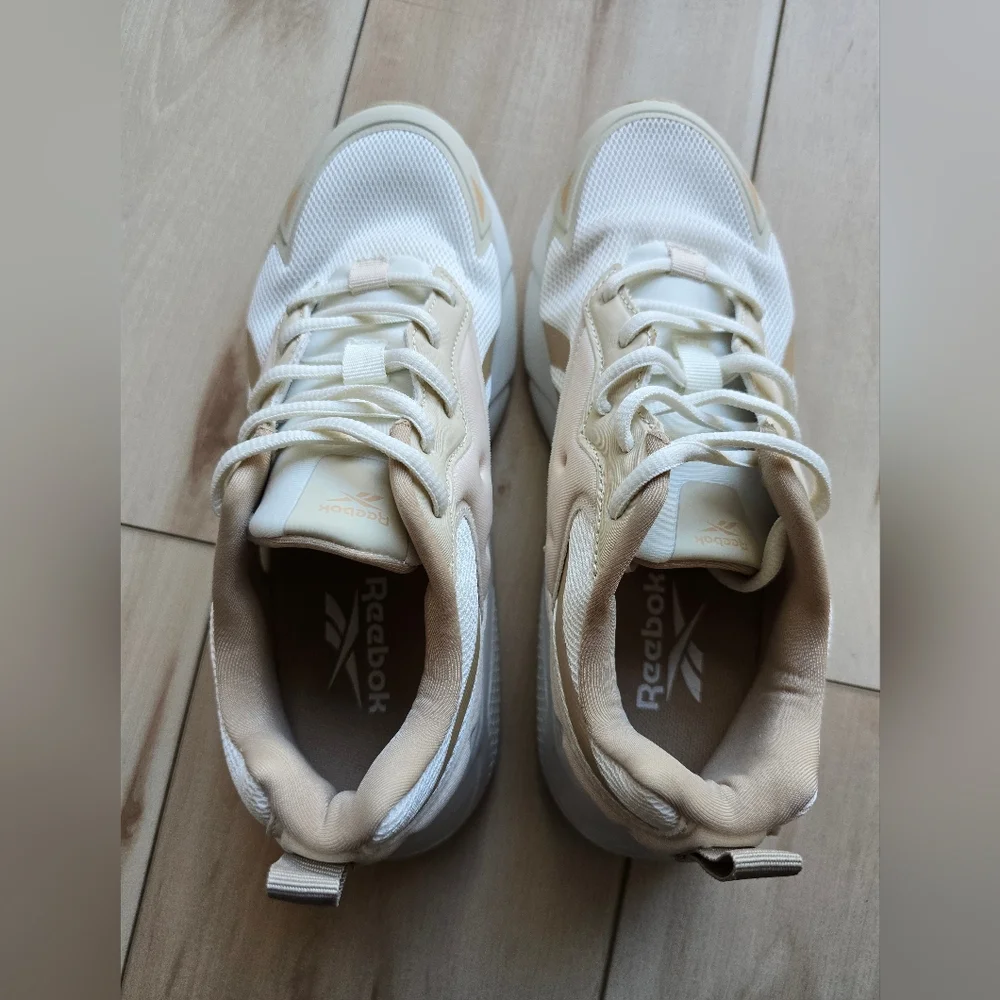 NEW Reebok Girls Gold Accent Athletic Sneakers
